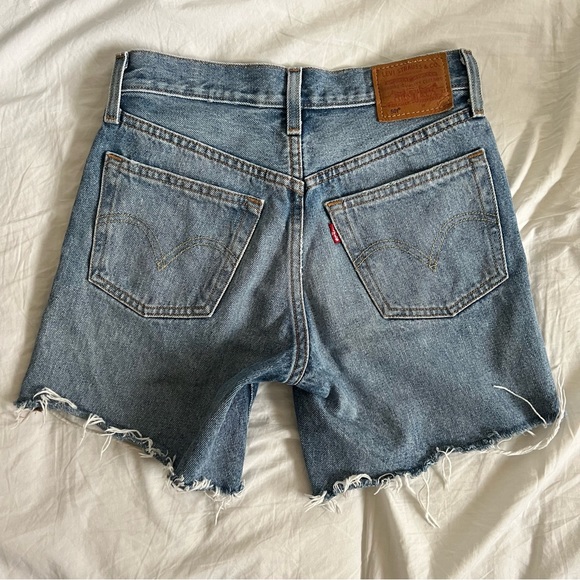LEVI’S 501 Mid Thigh Shorts (23) - Picture 3 of 9